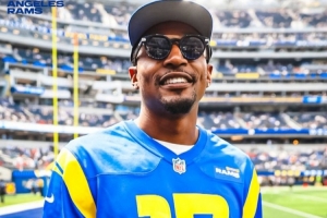 ac米兰-快船新援比尔亮相NFL赛场 现身观战洛杉矶公羊比赛！